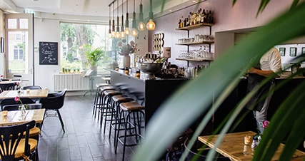 Restaurante climatizado con aire acondicionado cassette CoolSmart